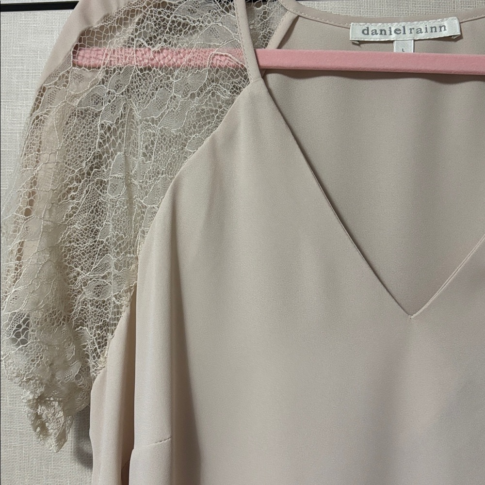 Daniel Rainn size L cream/ taupe Blouse with lace accent. - Picture 2 of 4